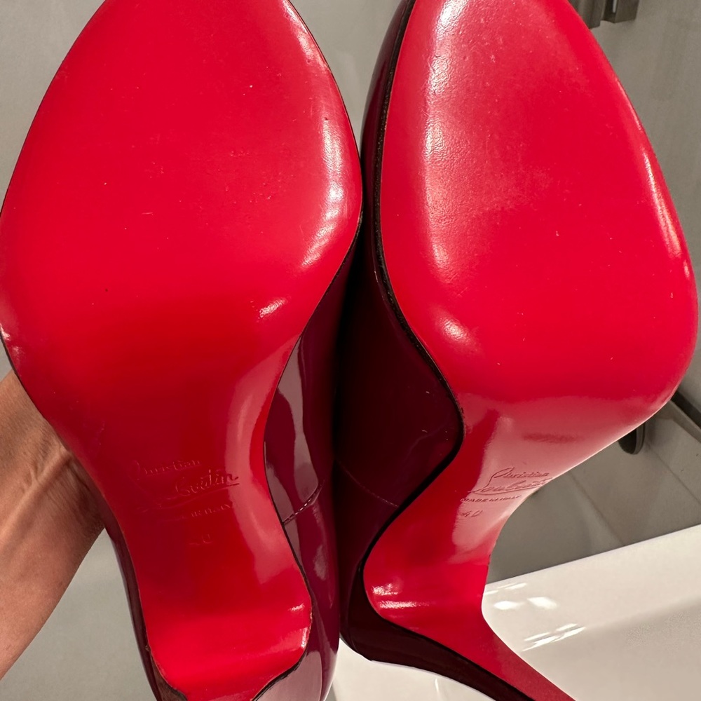 Christian Louboutin Pumps size 40 - PERFECT condition never worn. Heel is 4.5 in - Picture 2 of 4